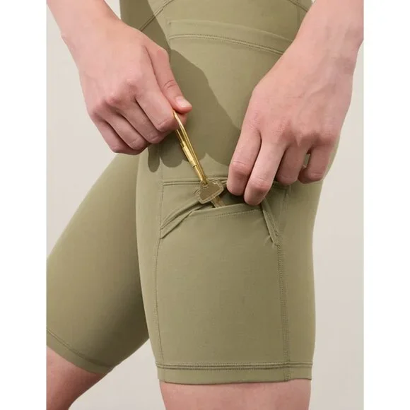 Athleta S Salutation Stash Cargo 9" Short Olive Branch Green Small - Picture 6 of 8